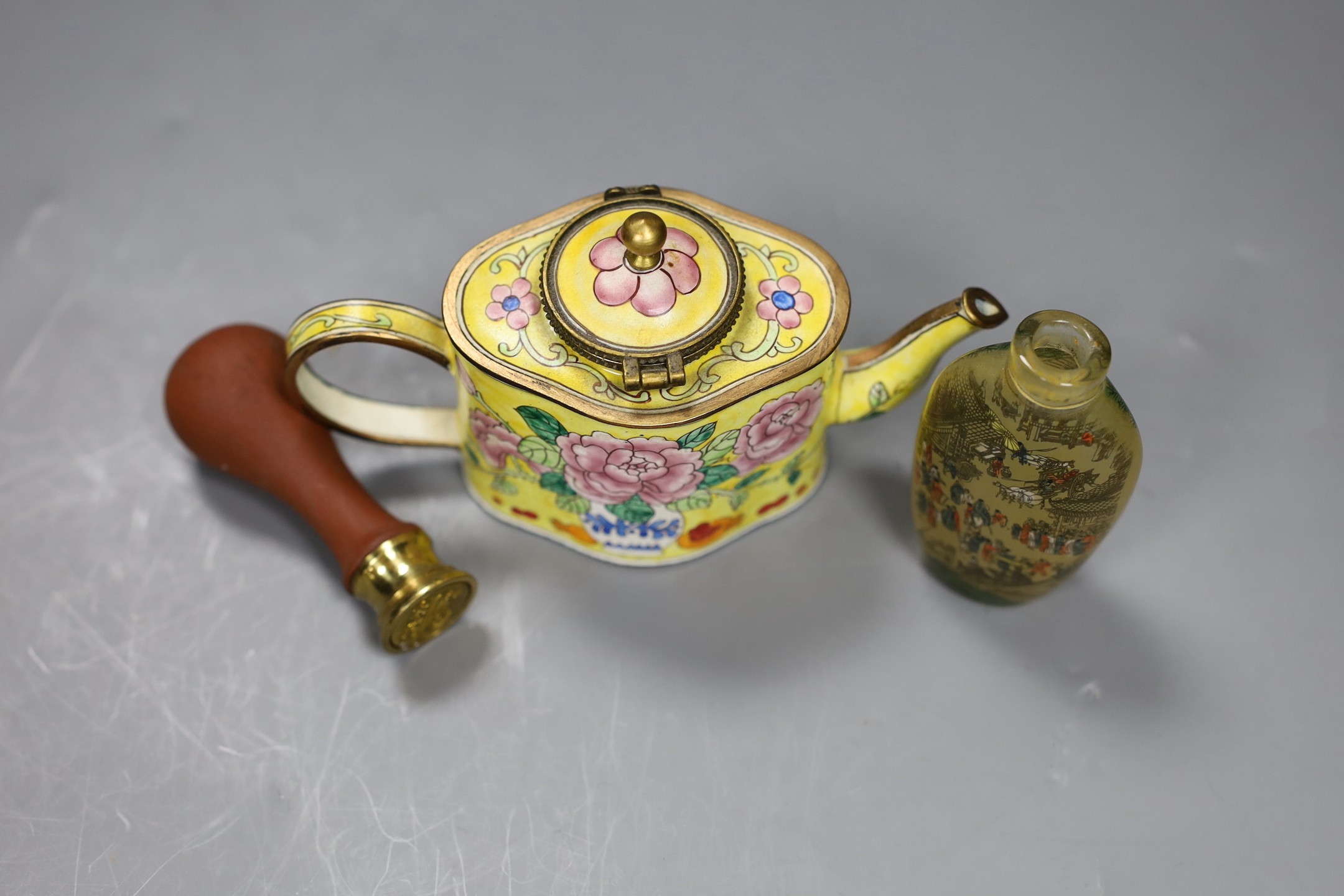 A Canton enamel miniature teapot and a snuff bottle, together with a European stamp seal